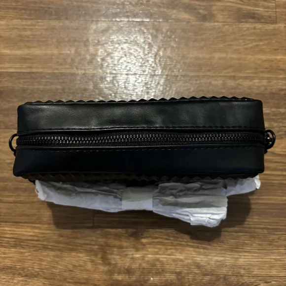 ✨NEW!✨ VALENTINO BLACK PHONE PURSE HANDLER - Picture 4 of 17